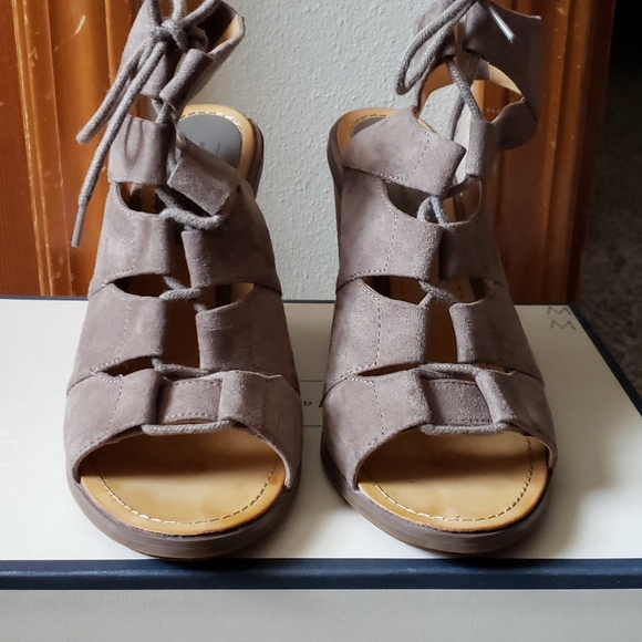 Shoes - Picture 1 of 4